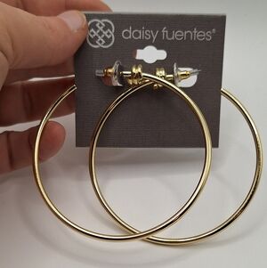 Daisy Fuentes Large Gold Hoop Earrings NWT Classic Statement Hoops